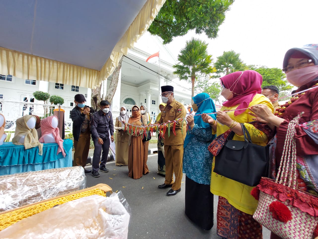 DP3APPKB Kota Bukittinggi bersama  GOW gelar Bazar Murah memperingati Hari Ibu ke 39 dan Hari Jadi Kota (HJK) Bukittinggi ke 237. 